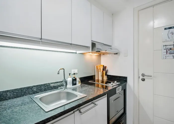 Coastal In Kl Tower Serviced Residences, Greenbelt, Makati! Maximum Capacity 5 Pax! * Manila