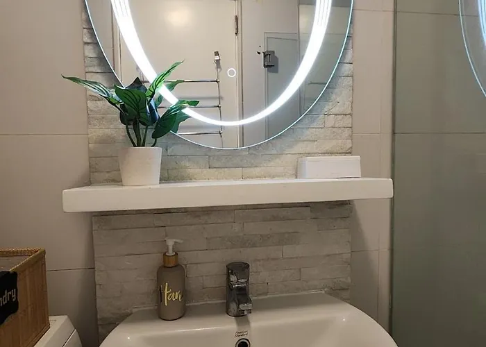 Coastal In Kl Tower Serviced Residences, Greenbelt, Makati! Maximum Capacity 5 Pax!